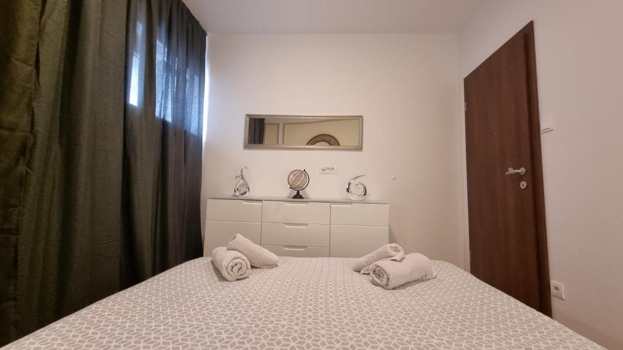 Holiday Home Gabi โรกอซนิซา ภายนอก รูปภาพ