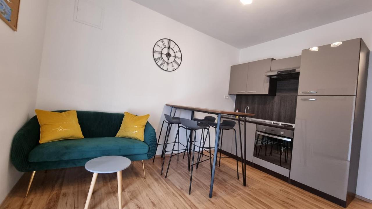 Holiday Home Gabi โรกอซนิซา ภายนอก รูปภาพ