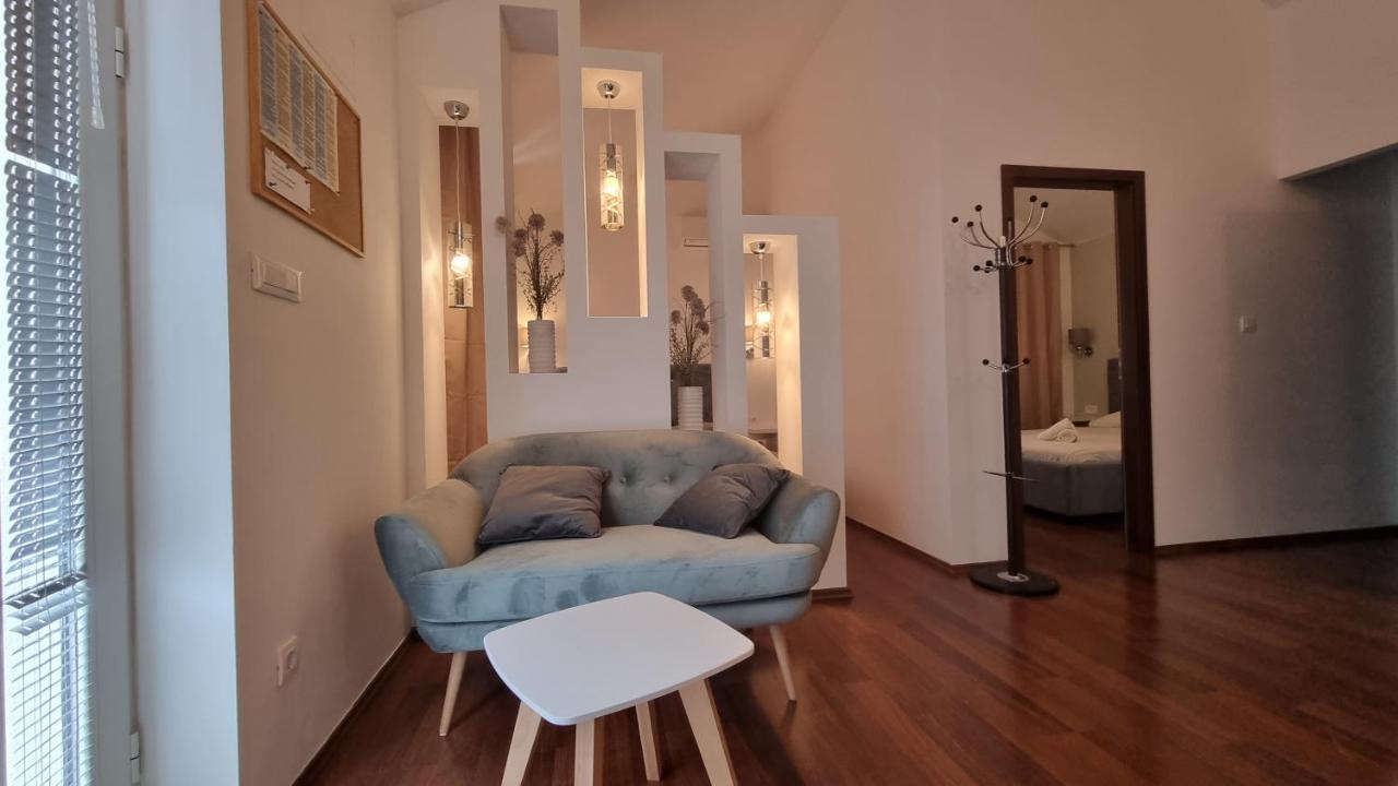 Holiday Home Gabi โรกอซนิซา ภายนอก รูปภาพ