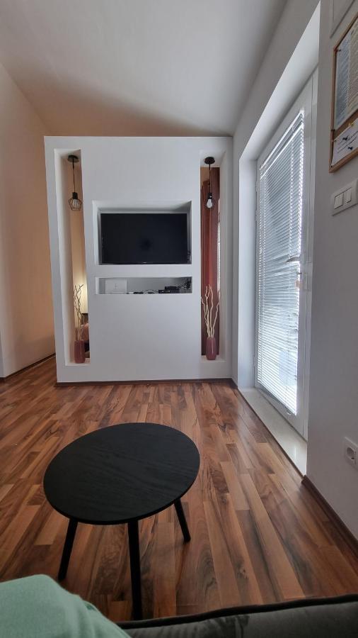 Holiday Home Gabi โรกอซนิซา ภายนอก รูปภาพ