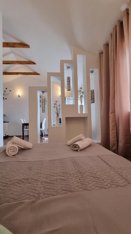 Holiday Home Gabi โรกอซนิซา ภายนอก รูปภาพ