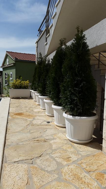 Holiday Home Gabi โรกอซนิซา ภายนอก รูปภาพ