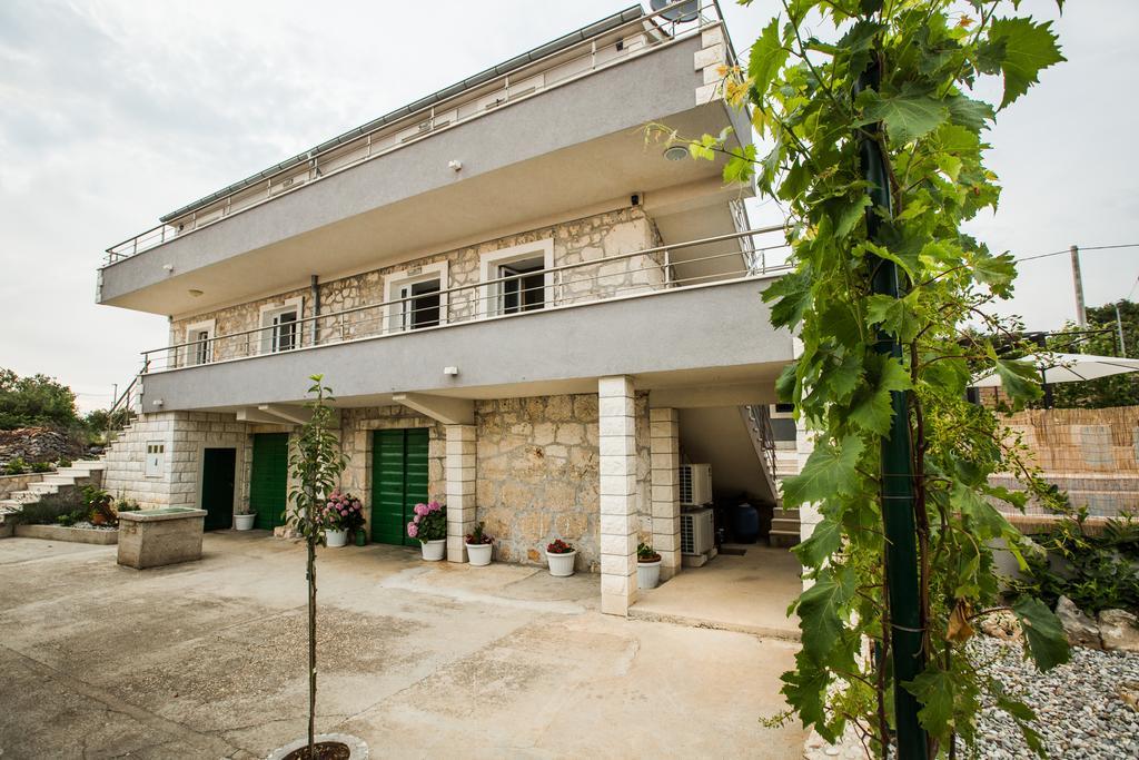 Holiday Home Gabi โรกอซนิซา ภายนอก รูปภาพ