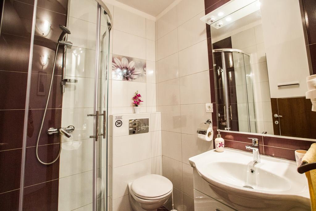 Holiday Home Gabi โรกอซนิซา ภายนอก รูปภาพ