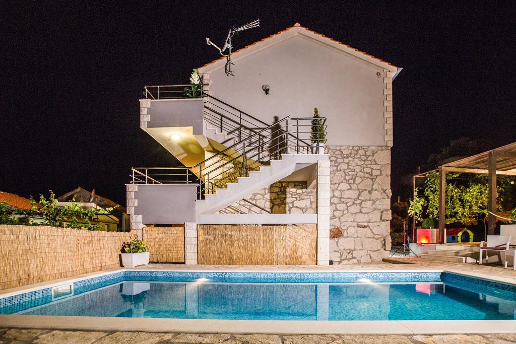 Holiday Home Gabi โรกอซนิซา ภายนอก รูปภาพ