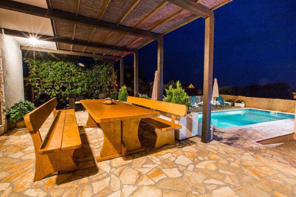 Holiday Home Gabi โรกอซนิซา ภายนอก รูปภาพ