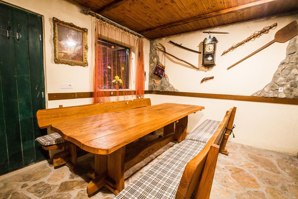 Holiday Home Gabi โรกอซนิซา ภายนอก รูปภาพ